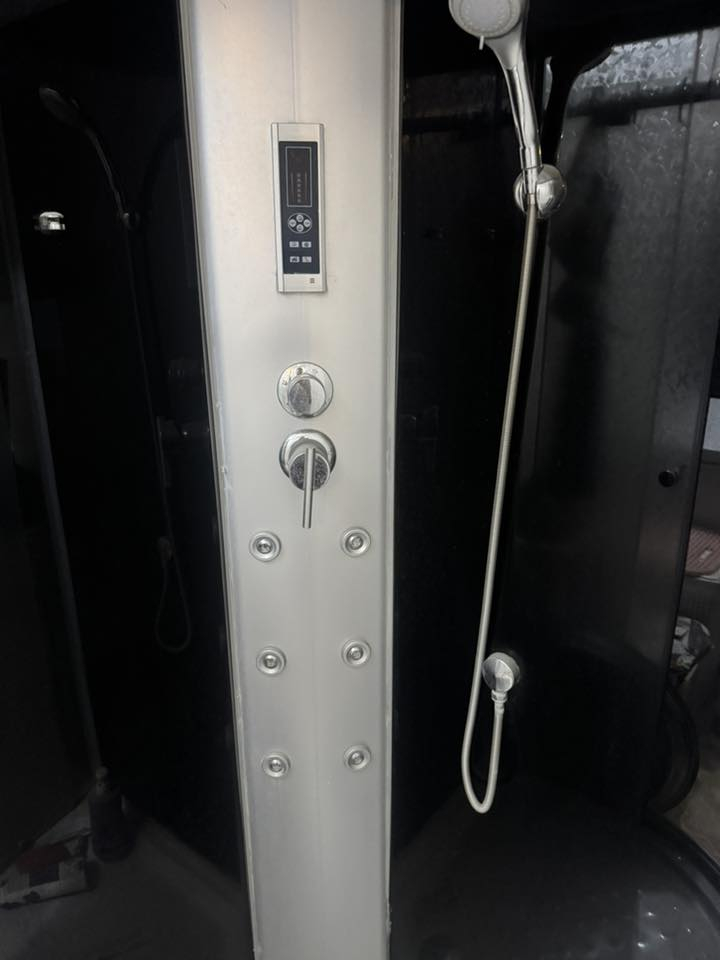 للبيع حمام داخلي مع ملحقاته
للاستفسار ***********
