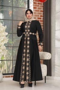 فستان وبنطلون • تطريز يدوي • قماش دابل ايطالي