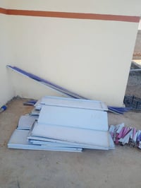 رفوف محل • للبيع