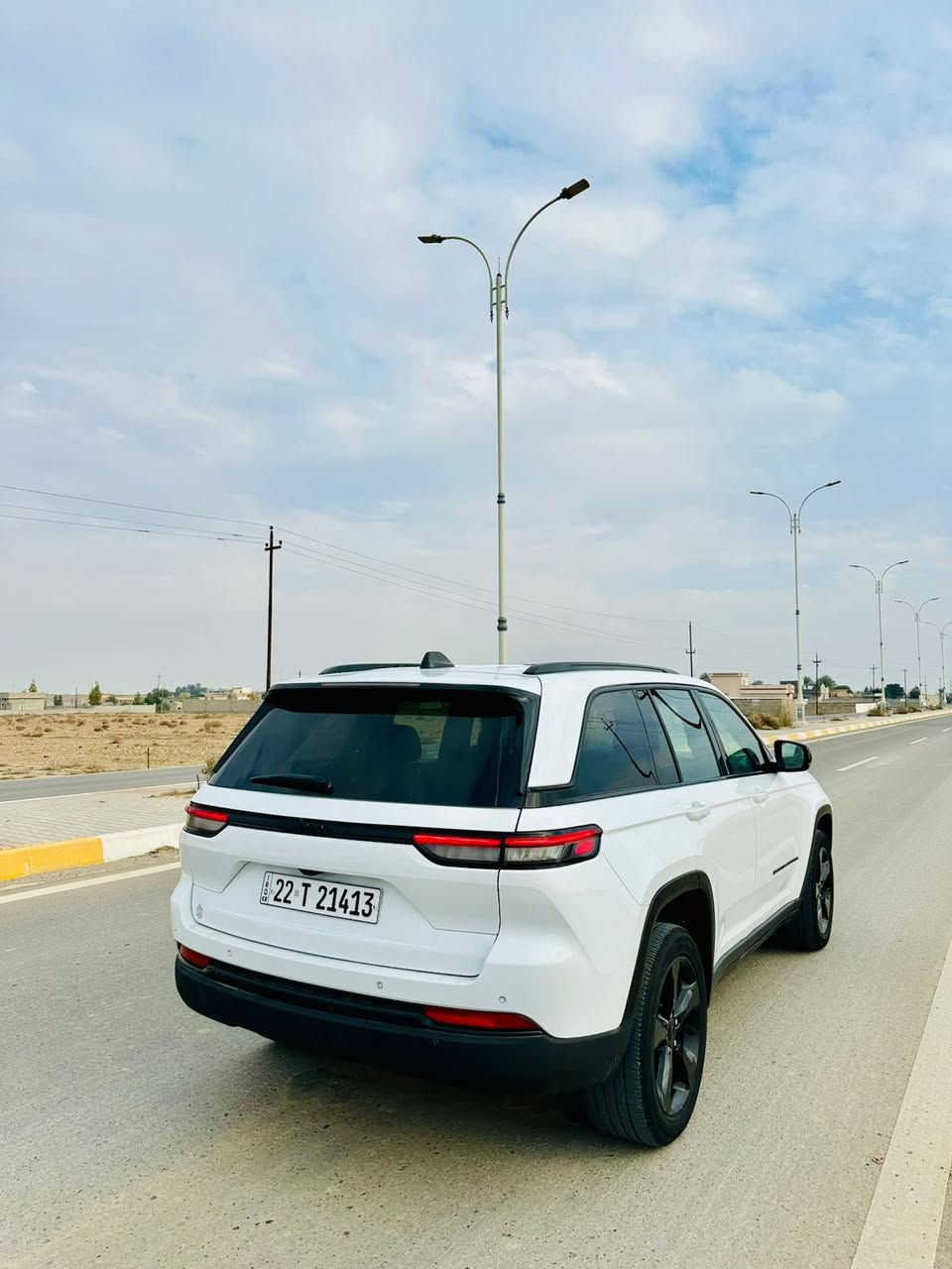 السلام عليكم للبيع جيبjeeb2023
رقم اربيل دولي 

🌍 الوارد:امريكي كلين بدون ضرر

ماشيه 46

👥 عدد المقاعد: 5راكب

🔧 المواصفات الفنية

1-محرك V6 سعة 3.6 لتر

2-ناقل حركة أوتوماتيك 8 سرعات

‎🚦 أنظمة القيادة والذكاء

✔ قيادة شبه ذاتية

✔ تثبيت سرعة ذكي (Adaptive Cruise Control)

✔ تحديد المسار

✔ تحذير الخروج عن المسار + تصحيح تلقائي

🛡️ السلامة والمساعدة

✔ كاميرات 360 درجة

✔ حساسات أمامية + خلفية + جانبية

✔ مراقبة النقطة العمياء

✔ فرامل تلقائية للطوارئ

✔ مساعد الركن الأوتوماتيكي

🛋️ الداخلية والفخامة

✨ تدفئة وتبريد للمقاعد الأمامية والخلفية

✨ تدفئة المقود

✨ إنارة محيطية داخلية متعددة الألوان

✨ مراية وسطية كاميرا رقمية

✨ مرايا جانبية ووسطية تعتيم أوتوماتيك

📱 التقنيات

🔑 دخول ذكي

🚀 تشغيل عن بعد

🖐️ بصمات أبواب (5 بصمات)

📺 شاشة وسطية كبيرة Uconnect

🎵 نظام صوت فاخر McIntosh

📱 Apple CarPlay & Android Auto

📶 Wi-Fi / Bluetooth / USB

🎨 الخارجية

🤍 لون السيارة: أبيض

🔆 إضاءة LED كاملة

#السعر315$

#للستفسار***********
