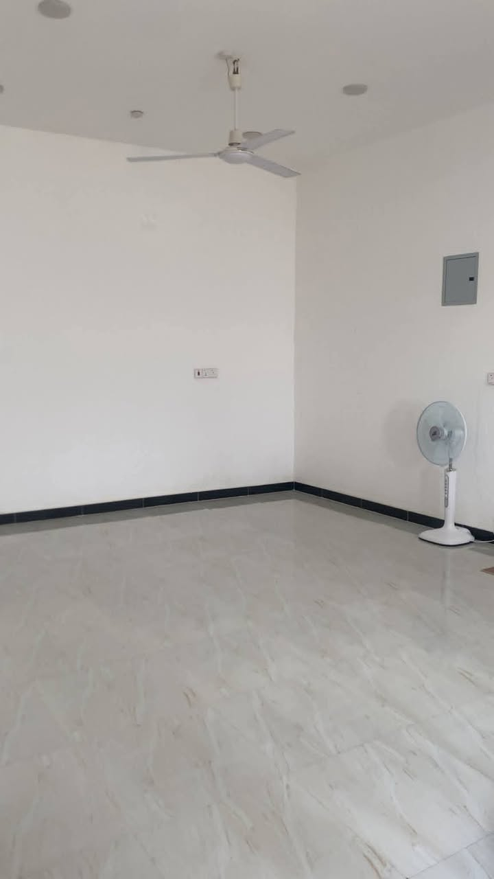 السلام عليكم بيت للبيع
المنطقه / ام هليل الاولى 

رقم القطعه / 1036/1

المساحه 200 م

بناء طابقين متشابهات

بناء حديث 2024

الصور والخريطه بالمنشور 

مطلوب اسكان 

السعر اكتب تم وادزلك السعر خاص   

***********
الشراي يدخل خاص
