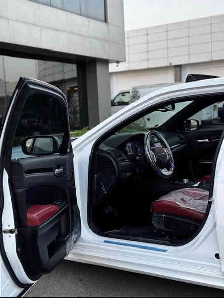 كرايسلر (اوباما) ريد اديشن 1/1
الموديل : 2021 . (كندي) . 

العداد : 32 ميل

المحرك : V6 . 3.6L . 

 

المواصفات :

*  پانوراما . 

* رادار مع مانع تصادم امامي . 

* تحذير الخروج عن المسار . 

* نقطة عمياء . 

* مصابيح امامية زنون مع LED . 

* ويل قياس 20 أنج . 

* حساسات مع مانع تصادم خلفي . 

* بردة خلفية كهربائية . 

* شاشه كبيرة مع نظام ملاحة نفكيشن GPS .

* سستم صوت الپاين مع سماعات بريميوم ودمام بلصندوق.

* مقاعد أمامية كهربائية عدد 2 . 

* ذاكرة لحفظ وضعيات الجلوس (ميموري) . 

* مقاعد أمامية تبريد وتدفئة . 

* مقاعد خلفية تدفئة . 

* تشغيل عن بعد . 

* ستيرن كهربائي . 

* تدفئة ستيرن . 

* محدد سرعة . 

* تلفون بلوتوث . 

* كاميرا خلفية .

* مرايا متحسسة للاضاءة العالية .

* كير شفتر بالستيرن . 

* دخول ذكي (بصمة) .

بدون صبغ 

بيها اقل من الشبر بارد

هزة وسنوية جديد

رقم اربيل انكليزي

مكان السياره تكريت

 رقم *********** سعره (360)
