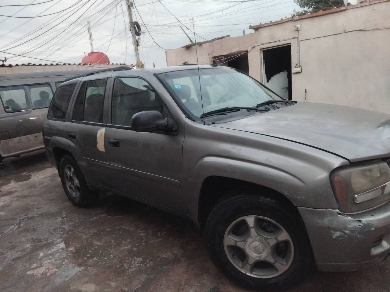 ياالله السلام عليكم سياره بلايزر للبيع موديل ٢٠٠٦ بغداد رقم جديد بأسمي سنوية جديده السياره جاهزه محرك جديد حاويه وارد ياباني تخم تاير جديد صدر جديد الكشر مثل ماموضح بالصوره يرادلها صبغ اثر جراد السعر ٧٠ وبيها مجال مكان السياره بغداد الزعفرانية  ***********
