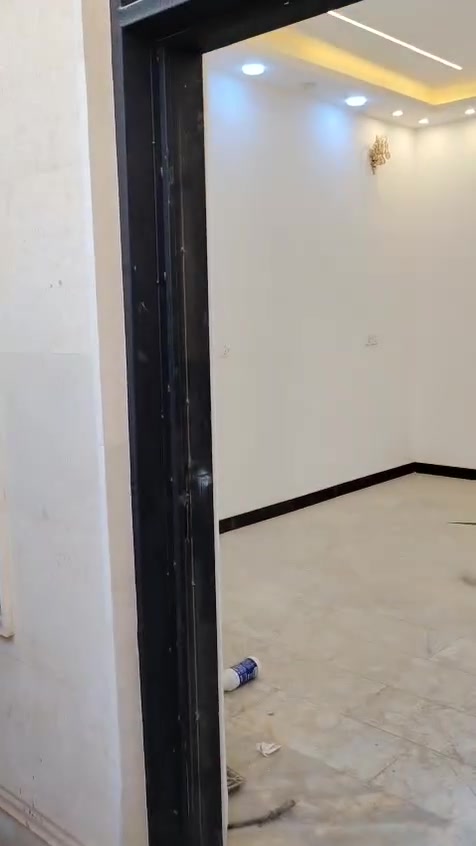 دار للبيع طابو صرف
المساحة ١٠٠م
الواجهه ٥م
النزال ٢٠م
يحتوي على مدخلين + صالة واستقبال + غرف نوم عدد/٥ + مطبخ + منور + صحيات عدد/٤ + سطح امامي وخلفي + الارضية والواجهه مرمر 
العنوان
الدورة - ابو طيارة
للاستفسار الاتصال على الرقم  ***********
