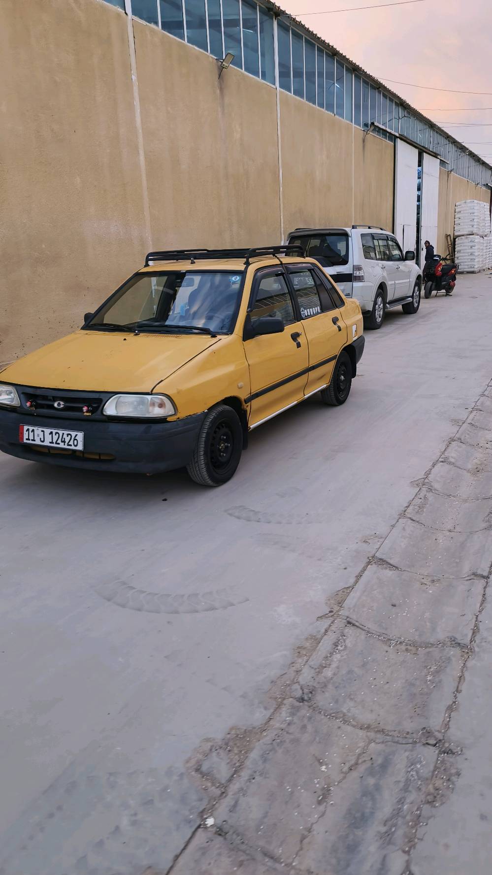 مكفولة كير محرك شواصي مابيها اي نقص شغل واطلع 
تبريد الراديتير مال تبريد مزروفة كمبريسر جديد 
مصفرة غرامات +هيئة 
مكاني بغداد الرقم ***********
السعر ٢٦ 
شرط تحويل