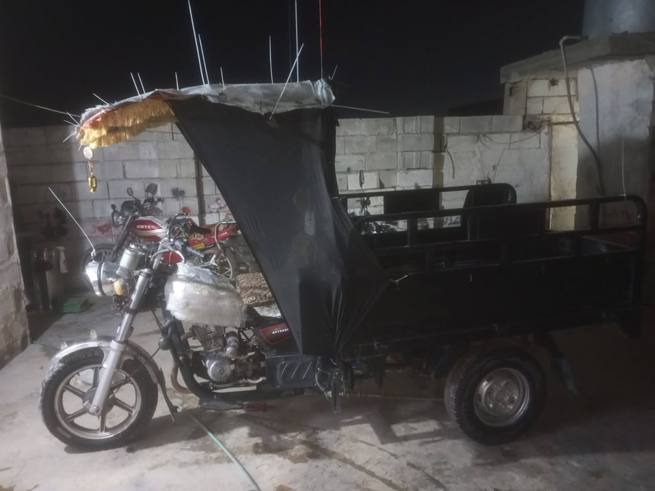 سلام عليكم للبيع فحل عالي شاخوان مديل 17محرك 17 بلادي شرط نشاط فول كهربيات كلها شغاله
سلف شغال هندر تايرات جددد سايد بريك شغال ستوته ما عايزها شي السعر خاص/***********
