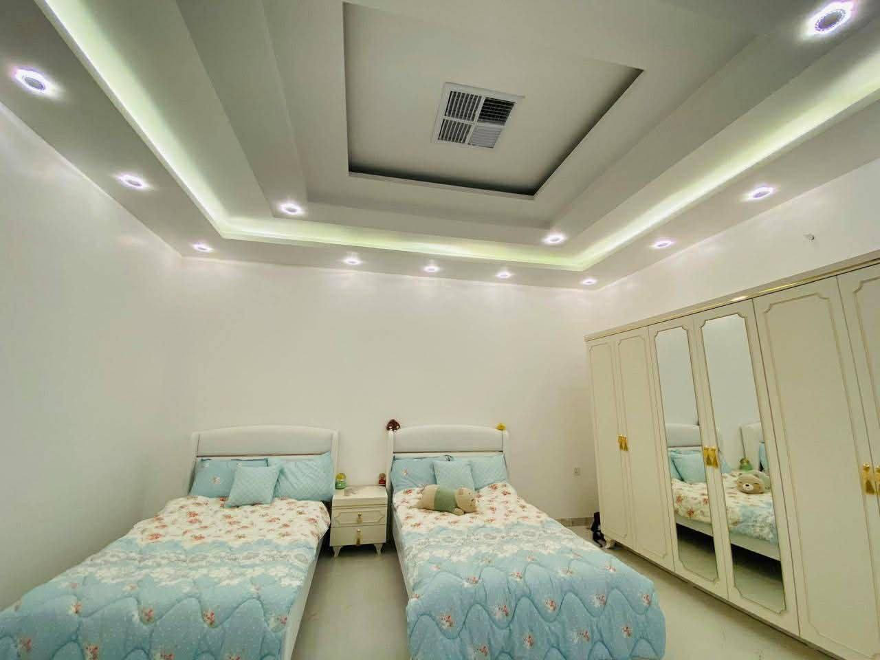 خانوویەکی 3 نهۆم بۆ فرۆشتن 💐 
🟣 سەیری کۆمێنت بکە بۆ بینینی ناو خانووەکە ⏬ 
🟣 نهۆمی دوو و سێ دەکت و مەغریبی و شۆڤاژە 
🟣  ڕووبەری 200 مەترە 📏 
🟣 ڕووی ئەزمەرە 🗻
🛑 پێکهاتەی خانووەکە ⏬ 
نهۆمی یەکەم »»  میوان و هۆڵ و چێشتخانە و مساعید و دوو نوستن و مشتەمەلات 

نهۆمی دووەم »» هۆڵ و میوان و چێشتخانەی کراوە +
مساعید و نوستنێک
نهۆمی سێ یەم »»  دوو نوستن و مشتەمەلات

ناونیشان 📌 سلێمانی ـ کوردسات نزیک قوتابخانەی کوردستان 

Code 745 🏷️

بۆ پەیوەندی ☎️ 
***********
.......0........2.....0..0
عقارات #گوڵستان 📌 دووسایدی هەواری شار - تەلاری ماد ـ ئۆفیسی ژمارە 1 

تێڕوانینێکی نوێ بۆ #خانووبەرە 

#Gullstan #location 📌 
https://maps.app.goo.gl/1GomebFBGkwavWat9

#kurd #kurdstan #kudsat
