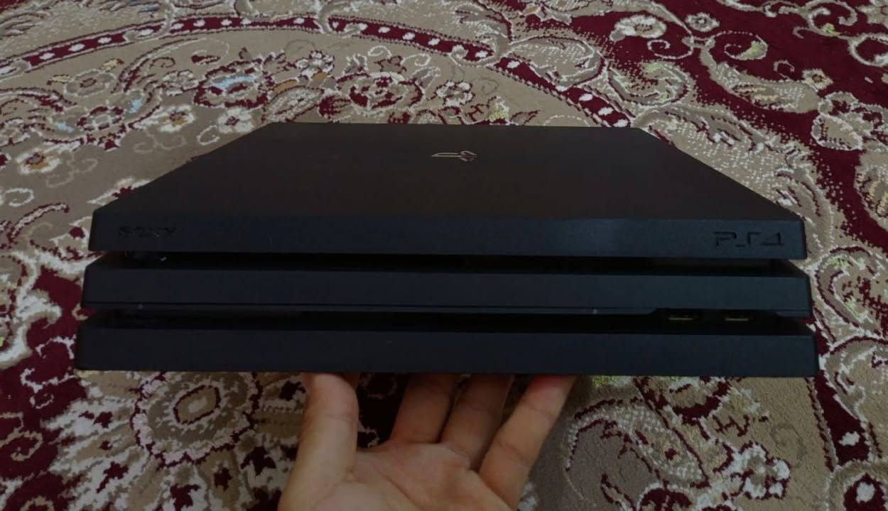 بليستيشن  برو اون لاين نظيف جداً وأخو الجديد للبيع 🎮🔥

سلام عليكم شباب عندي بلي 4 برو مستعمل نظيف جداً وشبه جديد للبيع ومواصفاته :
✅ الذاكرة: 1 تيرا (1000 Gb).
✅ النظافة: الجهاز أخو الجديد ما مفتوح ولا مصلح نهائياً (ستيكر الشركة بعده عليه) وما بيه أي مشاكل أو حرارة أو صوت مروحة شغال مثل الورد.
 (وهذا فرق البرو عن السلم والعادي باختصار)
أقوى بمرتين: معالجه أقوى يعني الألعاب تشتغل بسلاسة أعلى وبدون أي تقطيع
يدعم الـ 4K: يعطيك دقة گرافيكس أصلية وعالية جداً وتفاصيل واضحة باللعب مقارنة بالبقية.
أداء أسرع (Boost Mode): نظام تسريع خاص يخلي الألعاب تفتح وتحمل عندك بشكل أسرع.
✅ الملحقات: جويستك (يد تحكم)  عدد 1 + وايراته كاملة.
✅ الألعاب (أقراص أصلية)
 1- لعبة   Resident Evil 2 Remake
 2- لعبة Dragon Age: Inquisition 

السعر: 340 الف دينار وي الاقراص 325 بدون الاقراص (وقابل للتفاوض للشراي فقط).
التحديث 13.02

🔺ويوجد يو بي اس 

((UPS-850VA)) 
35 سعرة 

📍 الموقع: [ميسان/حي القاهرة الثانية]
بس المتأكد ويريد جهاز نظيف ومضمون ومميز يتصل ***********
