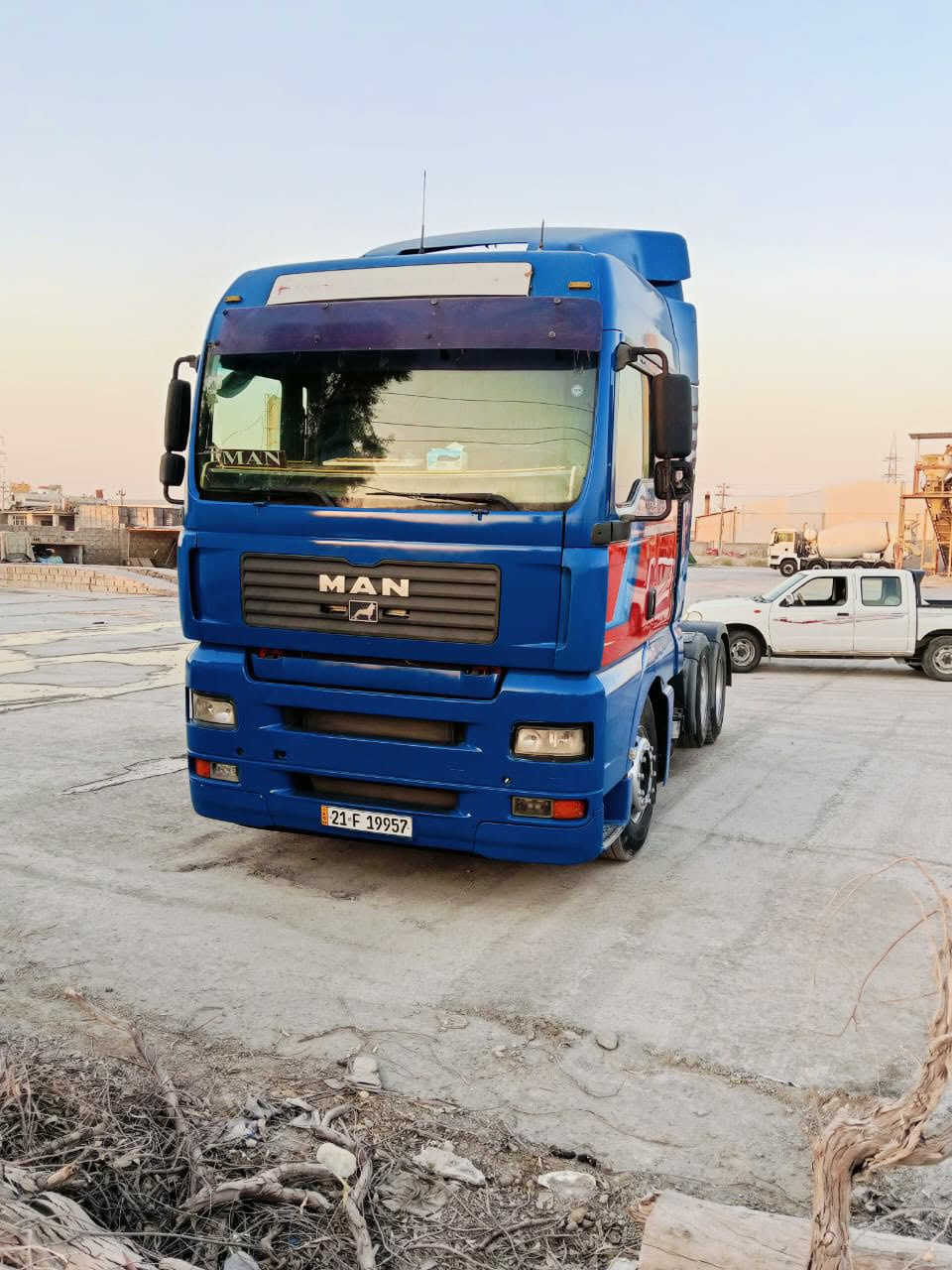 مان موديل ٢٠٠٧ فول موسفات بس راس سعري ١٧٥بي مجال ***********
