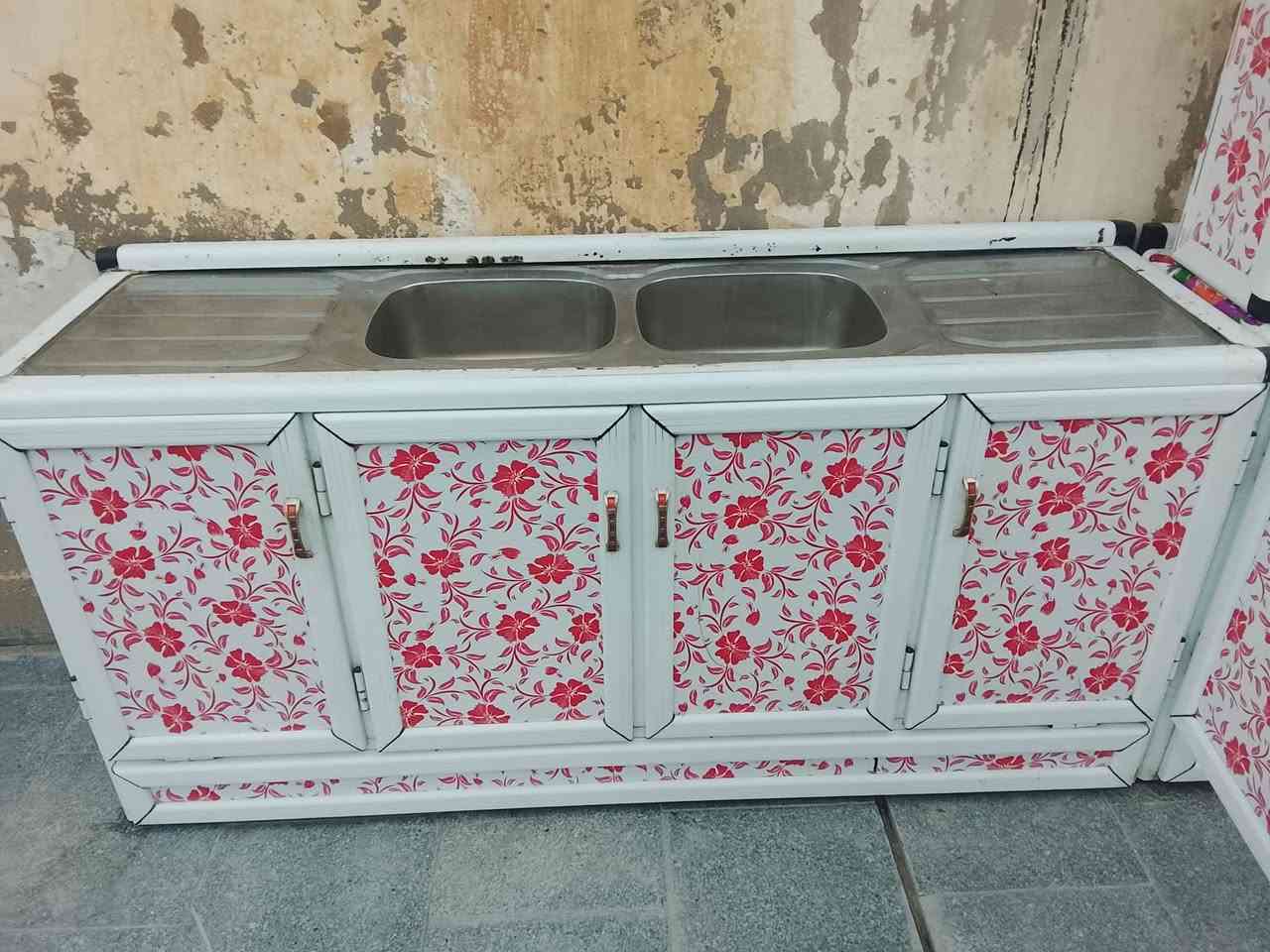 كاونتر 3قطع تفصال نضيف جداا 
سطح , +ملحق.متر ونص+سنك مترين وحوضين 
سعر الطلبوب (225)***********
