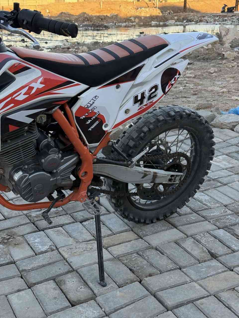 للبيع قفاز cxr 25
ماشية 7 الف سعرها مليون و400 
السماوة ***********
