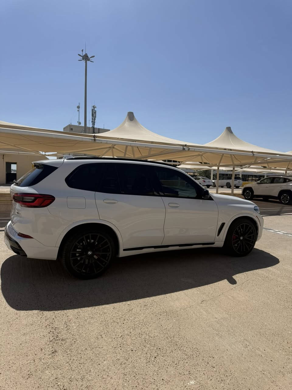 السلام عليكم للبيع bmw x5 2019
X drive 40i
ماشيه 92 الف مايل كلين تايتل كنديه
السعر 34000 دولار
***********
