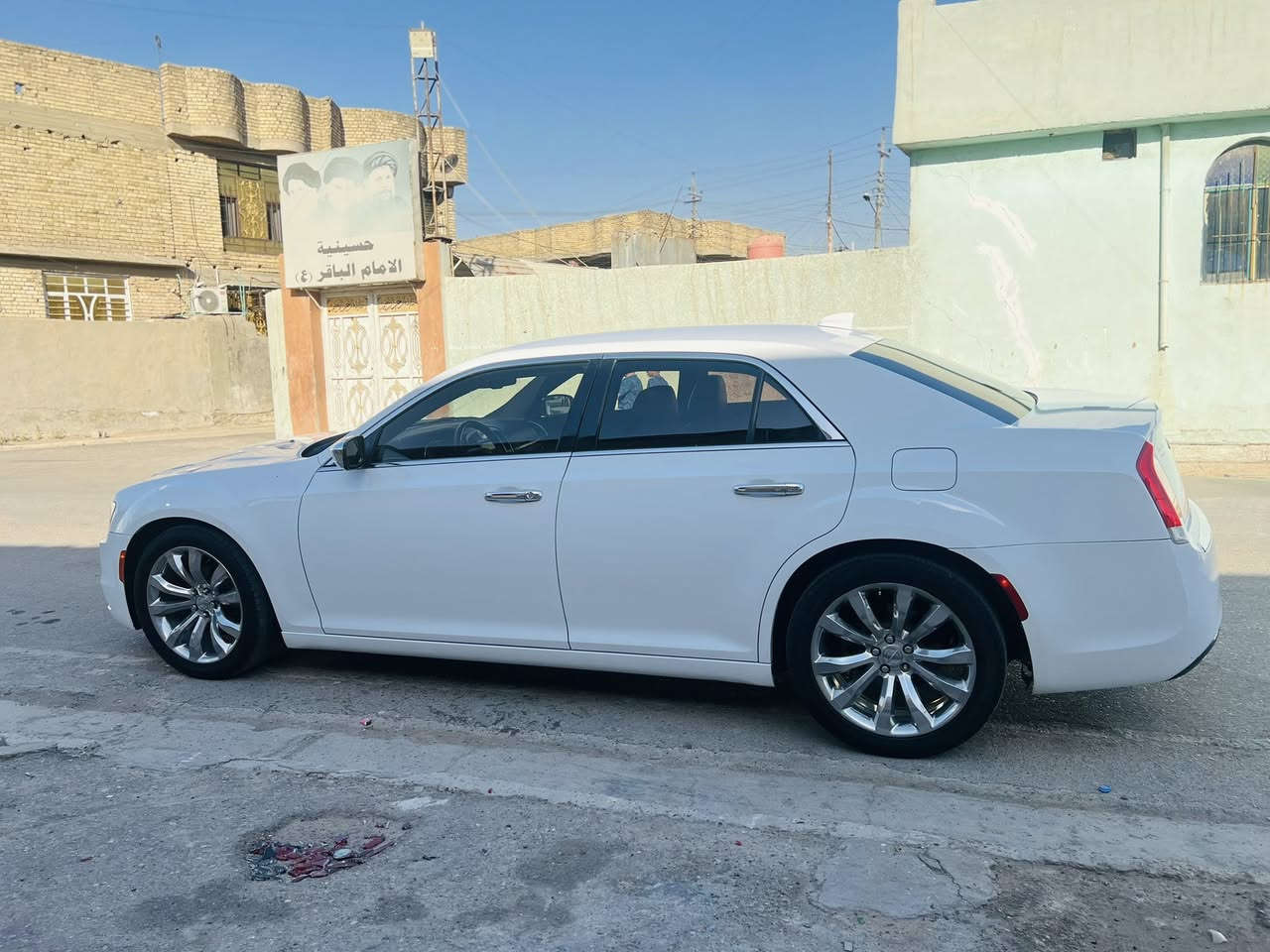 سلام عليكم 
اوباما كرايسلر 
دخول جديد كتاب ظباط رقم ديالى تسلم مرقم جهاز تحويل ثاني يوم بسم المشتري 
الحادث منشور بلصور
موديل 2018
مواصفات
كشنات جلد مشمشي تدفـئة تبريد 
كشنات ذاكره 
خزن ميموري
ستيـرن كهرباء 
تدفئـة بلستيرن 
كروم 
ويل 20 
شاشه كاربلي 
زنون ابيض 
مكان السياره (بغداد)
***********
