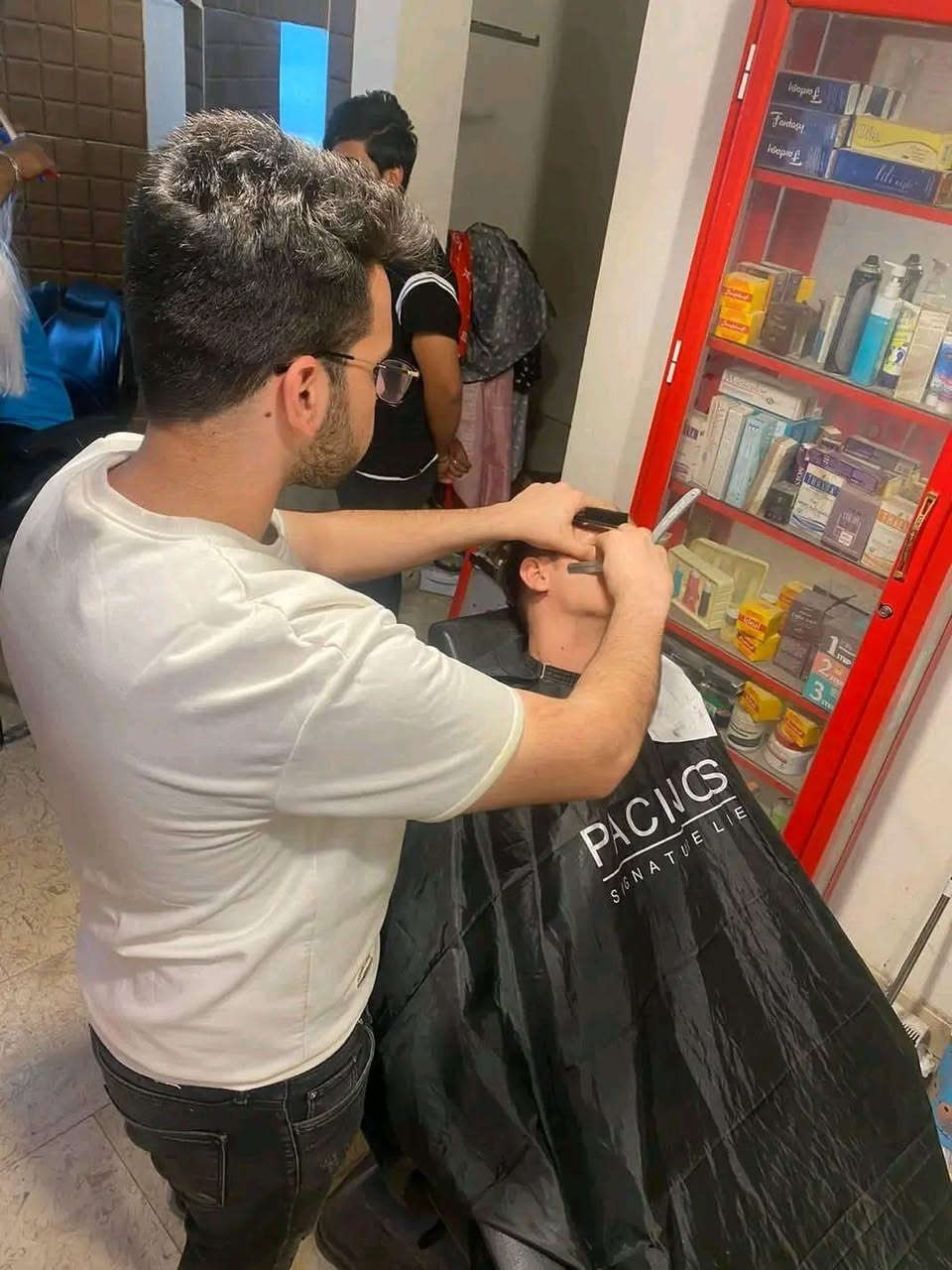 مركز آزار لدورات تعليم فن الحلاقة❤️❤️
 يعلن عن فتح دورات للحلاقة الرجالية وتشمل
..........................
١/مقص✂️
٢/شفرة📏
٣/خيط🧶
٤/مكينه🎚
٥/صبغ الشعر (كيفية دمج الالوان)🎨
٦/ معالجات الشعر بكل انواعه🦱🦰
٧/ معالجات البشرة 💆‍♂️💆‍♀️
٨/ مع هدية صادرة من المركز اثناء التخرج👍🎫🎟
#ملاحظة.... عند انتهاء الدورة وتكون عندك نقص معلومات تعاد لك الدورة مجاني 
للاستفسار الاتصال على الرقم التالي 
البصرة الجمهورية تقاطع معهد النفط قرب الريان سنتر للألعاب 
للاستفسار الاتصال 📞على ارقام المركز....
☎️***********
☎️*********** البصرة, العراق
