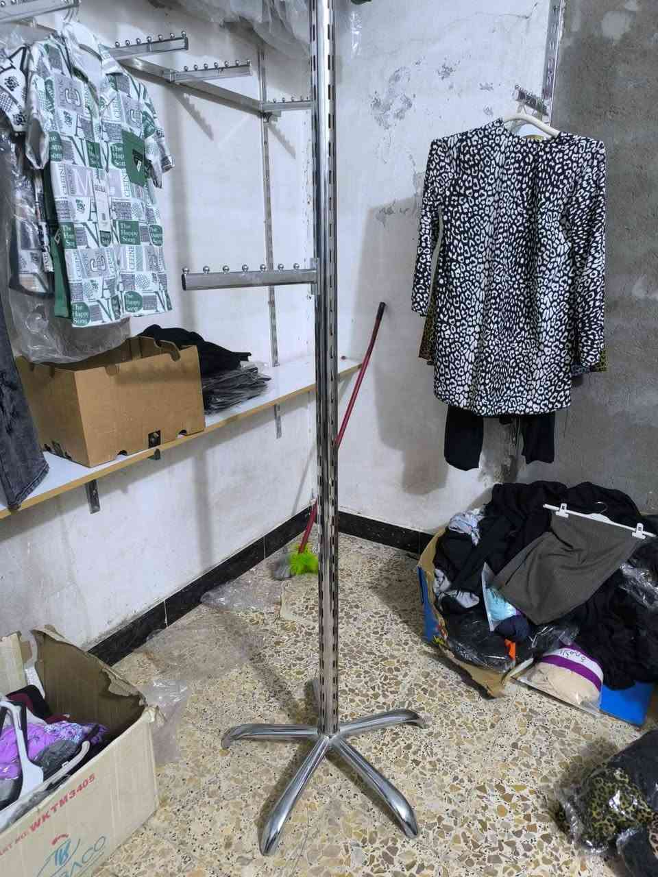 #لـلـــــبيع
ستاند ملابس تعليك عدد 100 قطعه 
هوك تعليك مساطر عدد 18 قطعه 
شمعه تعليك ملابس دائري كامله ارتفاع 3 متر 
للإستفسار أكثر إتصل ***********
العنوان /حي الإمام الصادق ع #مــيـســان_الــعــمــاره
