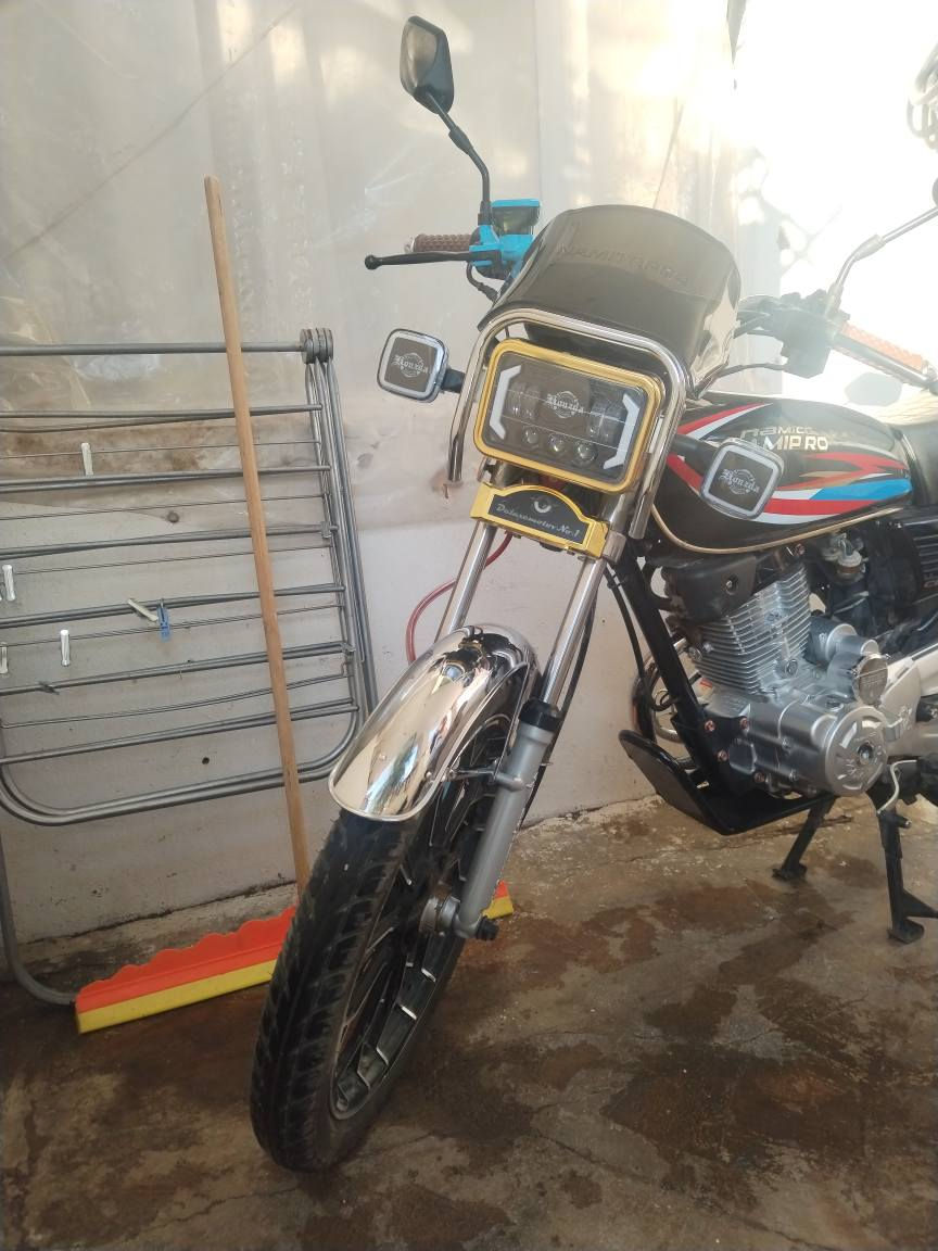 السلام و علیکم 
ماتۆڕ هۆنزدا وەجبەی یەک مەکینە 200 cc 
تەنها 336 کیلۆمەتر ڕۆیشتوە 
کامل کارەبایی ئیش دەکات و دوو سویچ و سێ کۆنتڕۆڵی شەریکەی لەگەڵە وەکو سفر وایە و ساڵۆنسای mkz بۆ بەستراوە 
مەنەفێسی لەگەڵە داوای 700000 و معامەلەی لێ دەکەین  کێ موشتەری بوو لەخزمەتداتیداین *********** السليمانية, العراق
