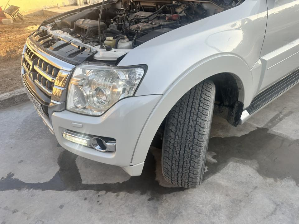 للبيع باجيرو 2015 حبتور فول
مكفوله من صبغ وبارد وكلشي صدر جديد تاير جديد ياباني
تبريد دمام سلايد محرك كير جدد السيارة برغي مامفتوح بيهه كلش نضيفة عله ايدي سنويه مجدده الى 2030 
بسمي رقم مميز السعر 205$
بغداد اليوسفية ناحية الرشيد ***********
