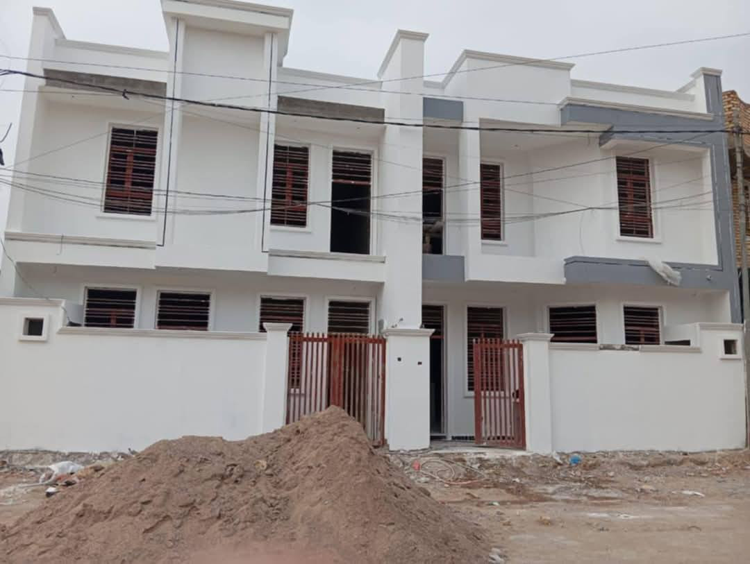 السلام عليكم  جزء من عملي اشتغل طلس واجهات حجر لبخ صبغ  نثر تقطيع لبخ دواخل وخارج  بسعار مناسبه جدا   رقم الهاتف*********** حالين متفرق
