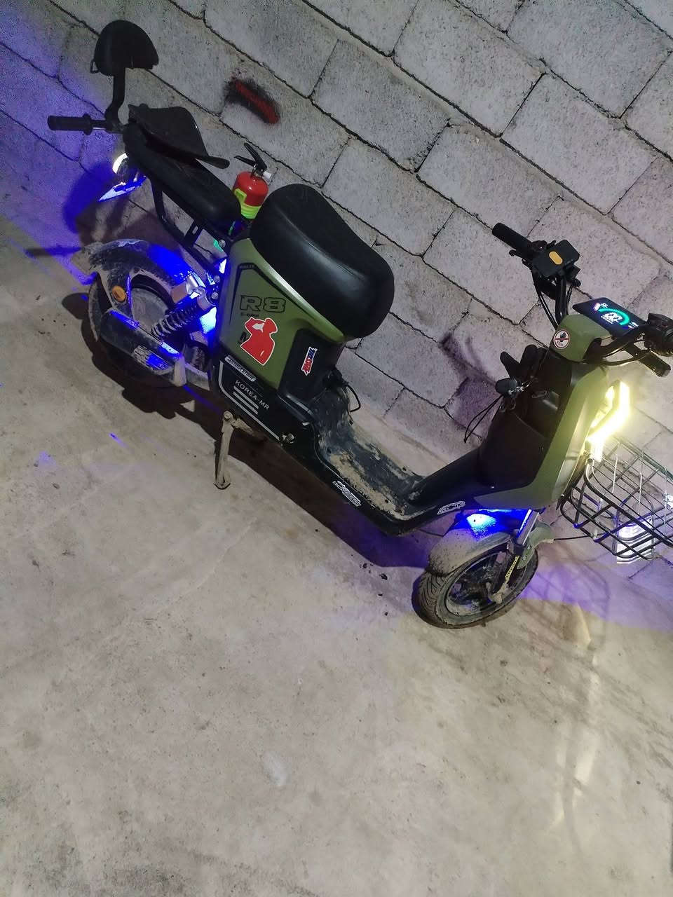 اسلام عليكم اخوان عني هاذي الدراجه للبيع جديد ماناقصه شي
السعر350 وبيه ماجال  ***********
