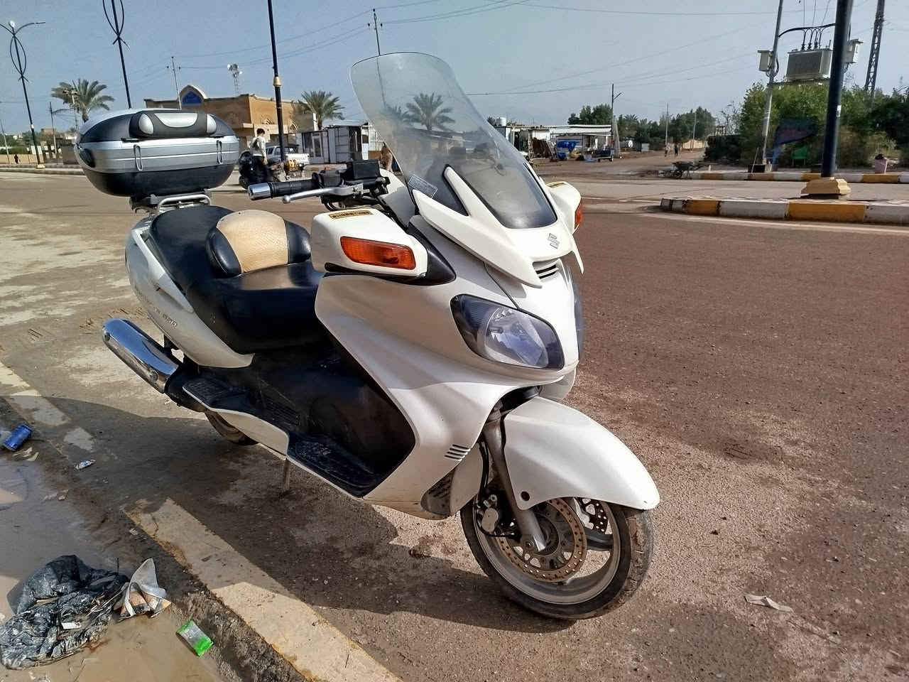 السلام عليكم سكاي ويف  حجم650 دراجه جاهز ومكفول مكينه كير كهربائيات مانقصها شي معدل 200 ماشي بيهاا
سعرها  ع الخاص  مكاني الناصرية تليفون ***********
