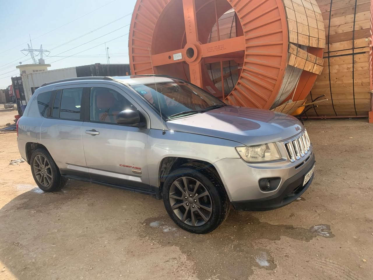 جيب كومباس 2016 سيارة حرة بأسمي تحويل مباشر 
سيارة نظيفة كلش 

محرك اربعة اسلندر 2400
ماشية 80 
تشغيل عن بعد
شاشه كبيرة 
كار بلي و اندرويد اوتو واير ليس
كامرة خلفية دوارة 
فتحة سقف
حادثها بأمريكا جاملغ و بنيد مبدلات وصار بيها حادث بسيط بالعراق بالجاملغ الثاني وبدلته اصلي
للاستفسار الاتصال على الرقم (***********) 
المكان/ناصرية-سوق الشيوخ
اتصل وبيك خير ودلل
