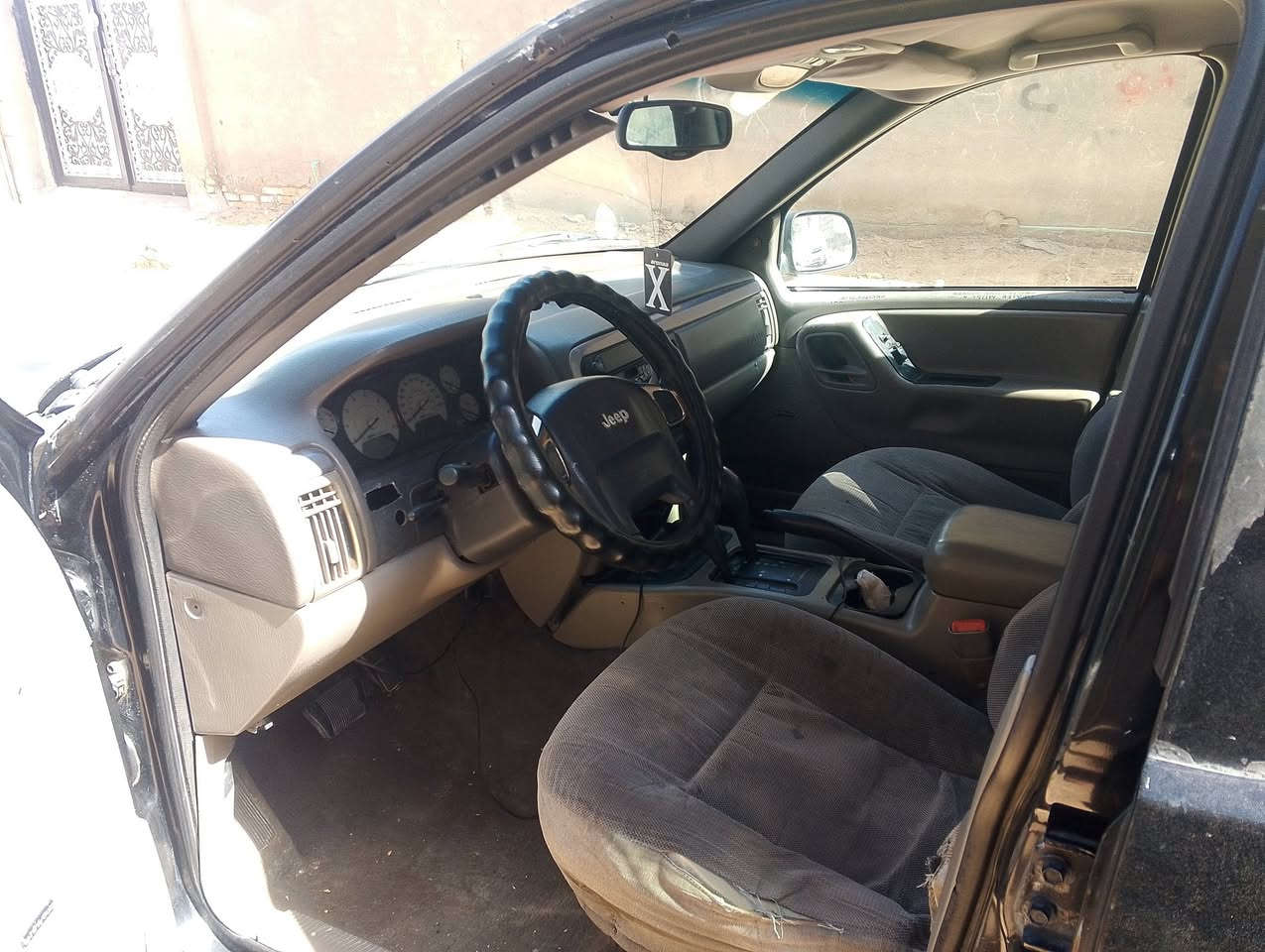 جيب شيروكي 2001السعر 50العنوان ديوانيه ***********
