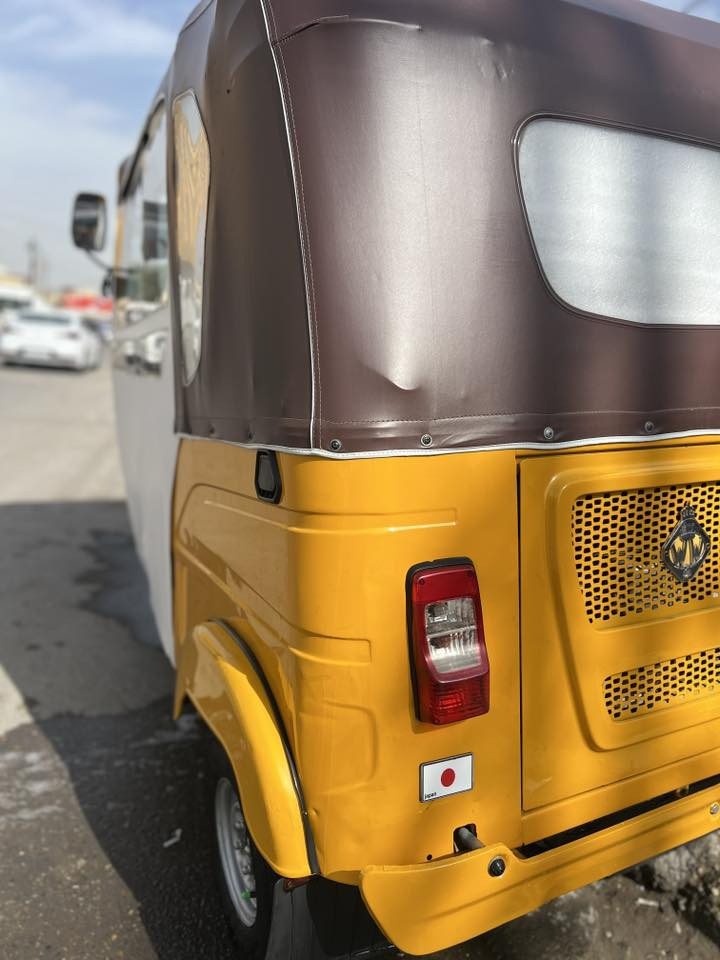 سلام عليكم شوف فديو بي كل تفاصيل وتصل تكتك ٢٢ مضلع شهر ١٢ مكينه كير اكسل وضع شركه مكفول ضربه صبغ ماكو بس بارد خفيف واضح بل فديو سعرها ٩٣٠٠ وبيها مجال بصيط ***********
