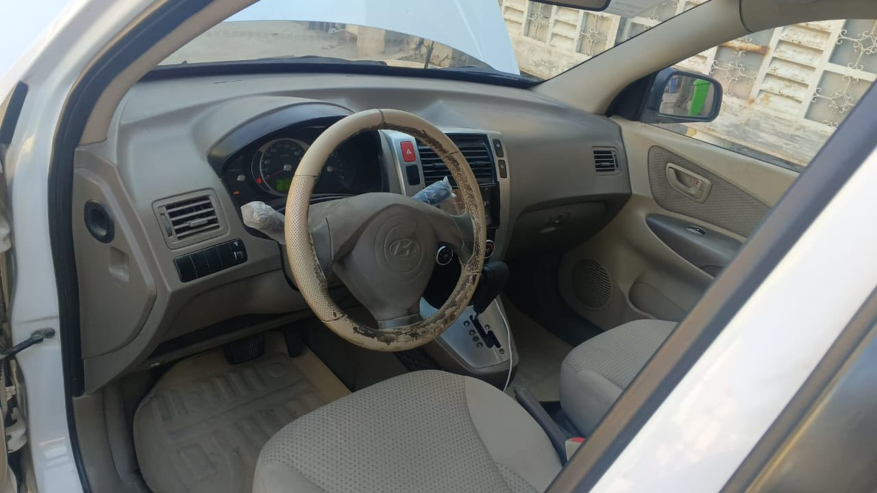 السلام عليكم  

🚗 هونداي توسان  
📅 موديل: 2010  

المواصفات:  
- شاشة  
- كاميرا  
- محرك 2000 (دوش)  
- ماشية: 165 ألف كم  
- رقم بغداد الجديد  

الملاحظات:  
- بيها صبغ نص بنيد  
- جام لغ أيسر  
- السونار مرفق بالاعلان  

السعر اكتب تم يوصلك خاص📩

📞 للاستفسار والاتصال:  
***********
