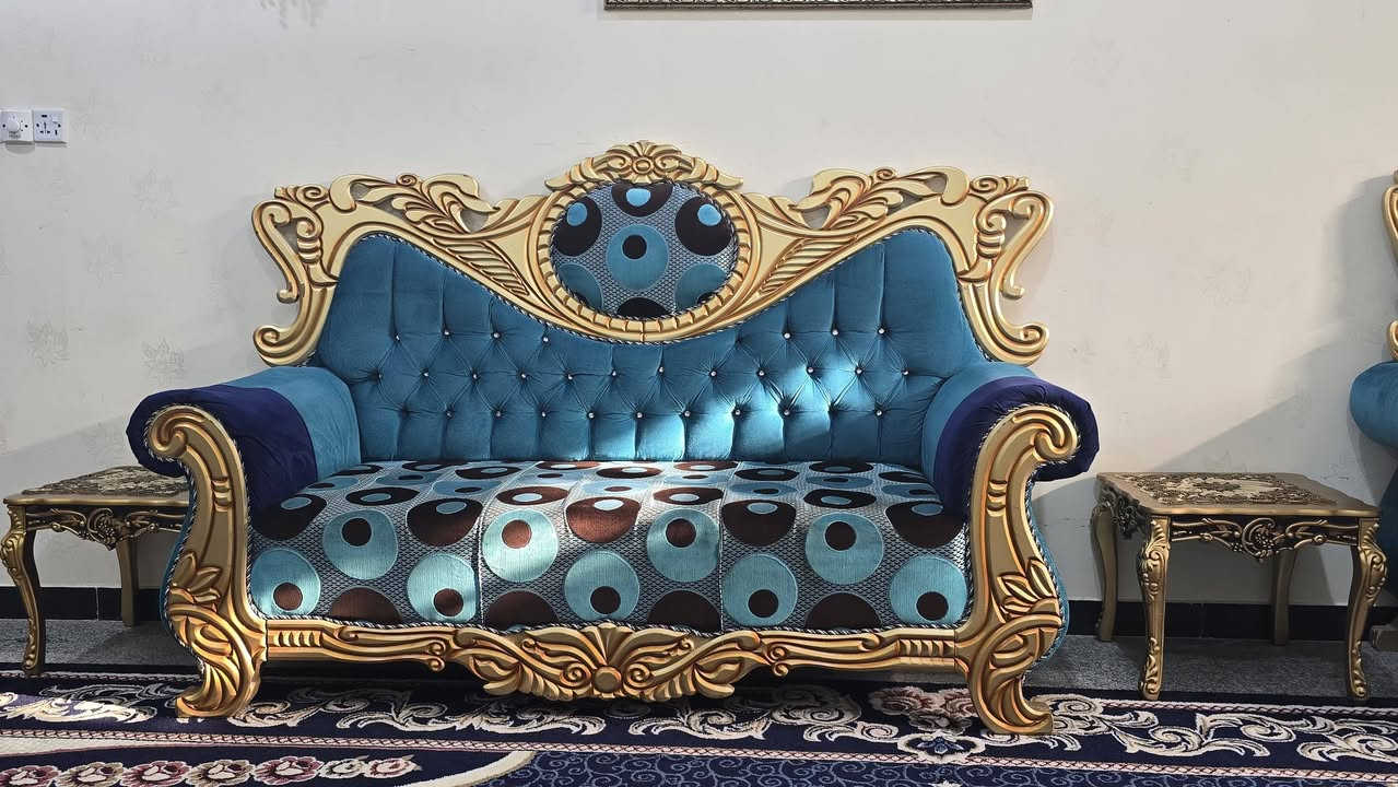 التخم ١٠ مقاعد النظافة جيدة 
السعر ٦٥٠ الف بي مجال .
الزولية ٣×٦ السعر ٢٢٥ بيها مجال .

التخم ٤٥٠ نقبل
الزولية ١٥٠ نقبل 😅
للتواصل الاتصال على الرقم 
***********
