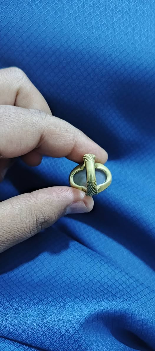 سلام عليكم محبس مطلي الماس
محبس ثمين لمايعرف بيهن رجاء لايتعبني
هاذ رقمي ***********
