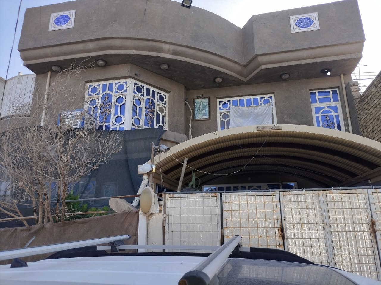 دار للبيع مساحة 100متر طابو صرف بأسمي 10*10 مربع 
العنوان خلف مول أهل الخير شارع الطهمازيه يبعد تقريبا 150 متر  عن شارع الطهمازيه 
طابق الاول استقبال+مطبخ حار ـ بارد + كلدور+مجمع صحياة
ارضيه كرانين  ومتر حزام سيراميك 
صحياة خارجيه 
الطابق الثاني  كلدور وغرفتين  
ارضيه سيراميك
جميع مواد البناء درجه اولى 
الإستقبال والصحياة سقوف ثانويه اولى 
بالعافيه علي يكون نصيبه يجي ويكعد كبل حتى تنضيف ماينضف
السعر  على الخاص او واتساب تلفون  *********** وبالخدمه
اعتذر على التصوير الداخلي للبيت اليشتري يجي ويشوف
لانه البيت كاعد بيه
