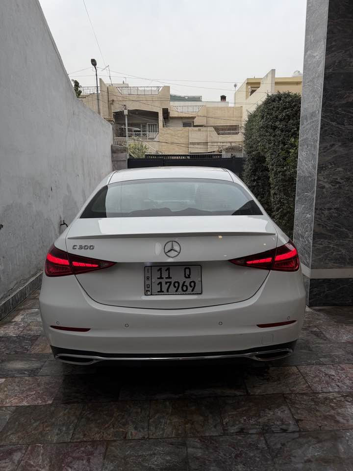 (للبيع مرسيدس c300 2023 )
وارد امريكي صور الحادث مرفقه بالمنشور بدون دواخل بدون شاصي. 
ماشيه ١٧ الف 
السياره جاهزه بدون اي نقص 
فول مواصفات 
داخل ابيض 
فتحه سقف 
نقطه عمياء 
صندوق كهرباء 
٤ كامرات 
اوتو بارك 
اناره محيطه 
ترحيب بالمري 
تدفئه بالكراسي   مساج 
خزن ميموري 
وبعد هوايه 
سعر السياره.  32الف دولار
للاتصال ***********

