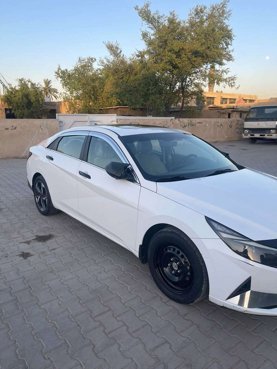 السلام عليكم
السلام عليكم

هونداي النترا 

موديل 2021 

رقم بغداد بأسمي 

محرك 2000 دوش مرغوب 

فتحة - تشغيل عن بعد - مري شفط - بصمه 

السياره جاهزه وكامله من كلشي 

تبريد ثلج معروف تبريده 

حداديه جديده 

مرتبه السياره

مكان السياره بغداد 

بيه طخة بابنيد على كد شبر  ومصلح

وبيه على كد شبرين بدوسه ومصلح

السعر ١٤٥ 

هـ ***********
