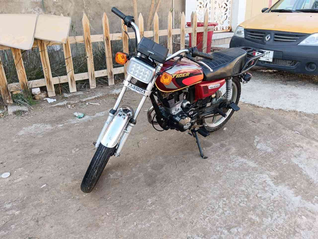 للبيع دراجه 5 كير مكينه مبدل بيها بوش وبستم فقط مكفولة من بخار وكيلها العارضي أوراق اصولي مكاتبه وكيل بسمي كهربايات كلها شغاله سلف هندر تايرات جدد مكاني نجف حي ميسان قرب جسر الإمام علي ***********
