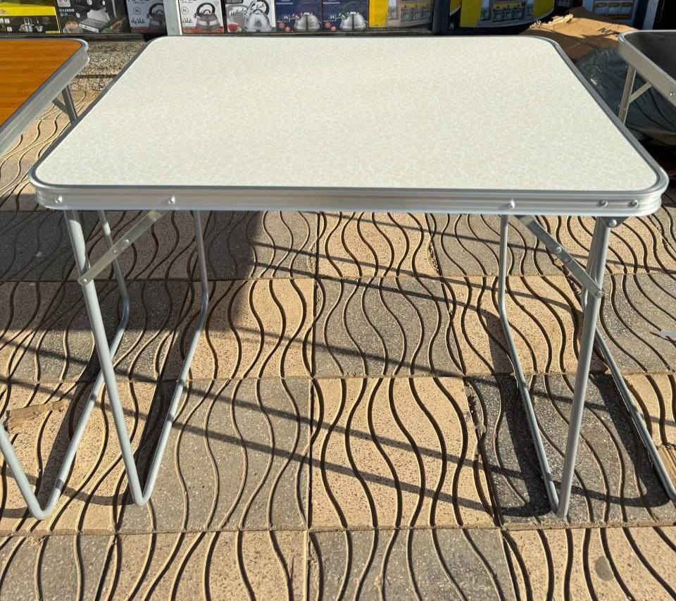 طاولة قابلة للطي بجودة عالية، عملية وخفيفة وسهلة الحمل، مثالية للرحلات، التخييم، البحر أو الاستعمال اليومي داخل المنزل. تصميم قوي بثبات ممتاز وهيكل معدني متين مع سطح أنيق وسهل التنظيف.

✅ الحجم: 80cm × 50cm
✅ سهلة الطي والتخزين
✅ خفيفة الوزن وقوية
✅ مناسبة للرحلات والطبيعة

توصيل جميع المدن ☎️ 212781753409
الالوان الاسواد 
الخشبي
الابيض


**إذا كنت صاحب هذا الإعلان وتريد حذفه لأي سبب، رجاءا أرسل رسالة إلى الدعم الفني**