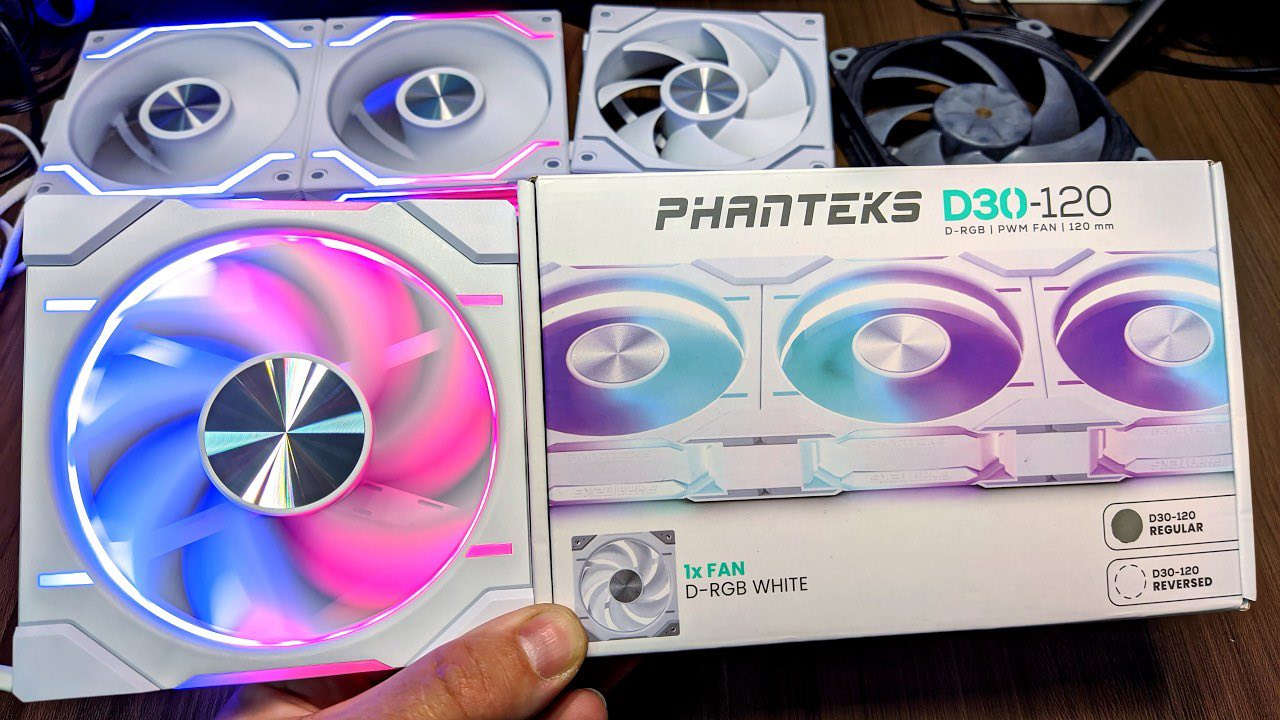 Phanteks D30-120 المواصفات الفنية:
• الحجم والسمك: 120 ملم بسمك 30 ملم (أداء أقوى من المراوح العادية).

• سرعة الدوران: من 250 إلى 2000 RPM (تحكم PWM).

• قوة الدفع: ضغط هواء عالي يصل إلى 3.01 mmH2O (مثالي للراديتر).

• تدفق الهواء: يصل إلى 64.3 CFM.

أبرز المميزات:

• إخفاء البراغي: تأتي مع أغطية بلاستيكية تخفي البراغي تماماً لمظهر انسيابي.

• ربط تسلسلي (Daisy-Chain): ربط عدة مراوح ببعضها بقطع توصيل (Clips) بدون هوسة كابلات.

• إضاءة D-RGB: إضاءة متطورة من الجوانب وعلى الريش متوافقة مع جميع اللوحات الأم.

سعره بلموقع 60 الف 

ابيعه ب25


**إذا كنت صاحب هذا الإعلان وتريد حذفه لأي سبب، رجاءا أرسل رسالة إلى الدعم الفني**