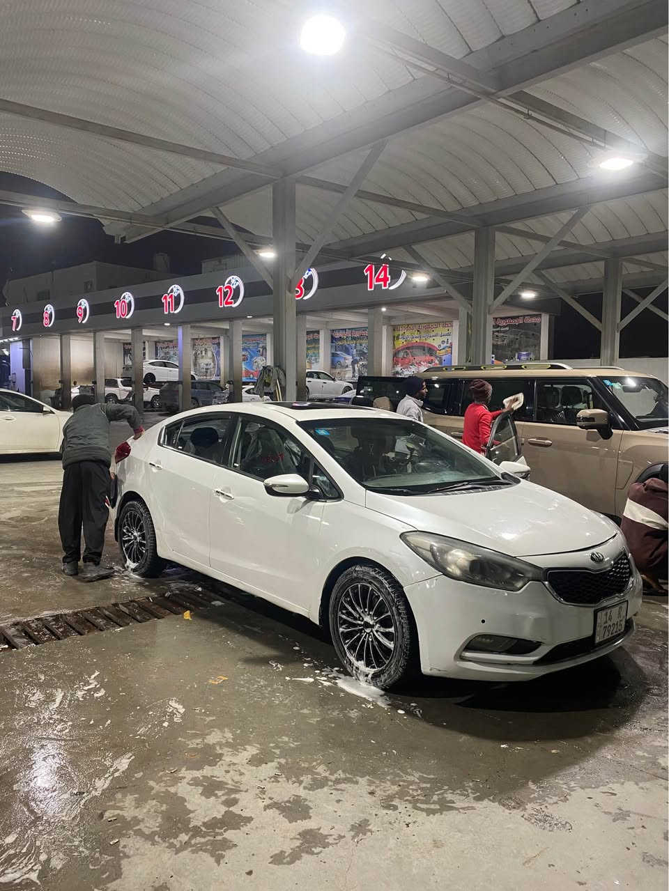 سلام عليكم
كيا سيراتو 2015 خليجي فول مواصفات بأسمي رقم بصره الجديد لل 31 تحويل يمته ما يعجبك 
كير at شفتات تسارع نضام سبورت + نورمال 
مكينه 1600 دوش بيهه تبخير خفيف 
تبريد قطعتين شرط ثلج 
حداده جديده تخم تاير جديد
ضربتها صندوق وتعديل بالحوض وجاملق خلفي والباب صبغ وبيه كم شخط بسيط مبين بالصور  
السعر  93  وبيه مجال قليل للشراي 
مكاني بصره صالحيه شارع اللواء 
هاتف *********** البصرة, العراق
