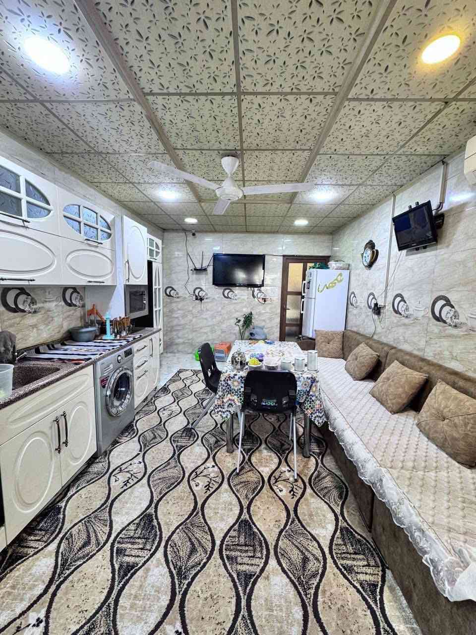 السلام عليكم

🏠 دار للبيع – حي الحدباء الأولى

📍 الموقع: حي الحدباء الأولى
(ثاني فرع بسايدين المضخة)
🚗 يقع على شارع 15 متر

📐 المساحة: 240 متر
📏 الواجهة: 12 متر
🧭 الاتجاه: شروق ابتدائي 🌅

تفاصيل الدار:
🔹 الطابق الأول:
 • غرفتين نوم
 • هول
 • استقبال
 • مطبخ
 • صحيات
 • كراج
 • مخزن خارجي

🔹 الطابق الثاني:
 • 4 غرف نوم
 • هول
 • صحيات

✨ الدار واسعة ومناسبة للسكن العائلي، وموقعها مميز وقريب  جدا من  سايدين طب الأسنان ( اي قريب من جامعة الموصل  ) 
خدمات فول 
 للاستفسار مراجعة مكتب المدينه سايدين الصديق قرب سنتر بغداد 
***********
***********

لمعرفة السعر الانضمام إلى قناتنا في التليكرام عبر الرابط ادناه 

https://t.me/al_madena
