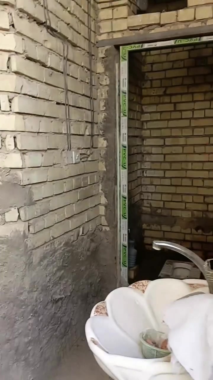السلام عليكم 

بيت زراعي بشارع عشرين بالضبط بشارع ام البنين مساحتة 100 متر طابق واحد بدون بيتونه نقص كاشي وسيراميك البيت فارغ يعني تشتري وتستلمة مباشر متكون من محل بالبداية واستقبال وصالة وصحيات وغرفة نوم
***********

وتساب ***********
