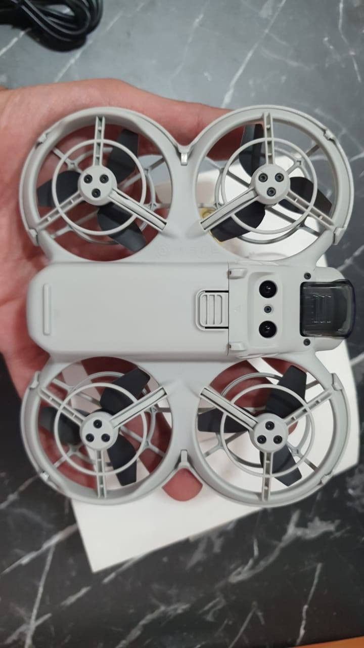 درون دي جي اي نيو جديدة بس مفتوحه من الكارتون
سنكل وياها الجوستك ملحقات كاملة ويا عدسات هم لها ريش و كلشي كامل جاي وياها 
واتساب ***********
