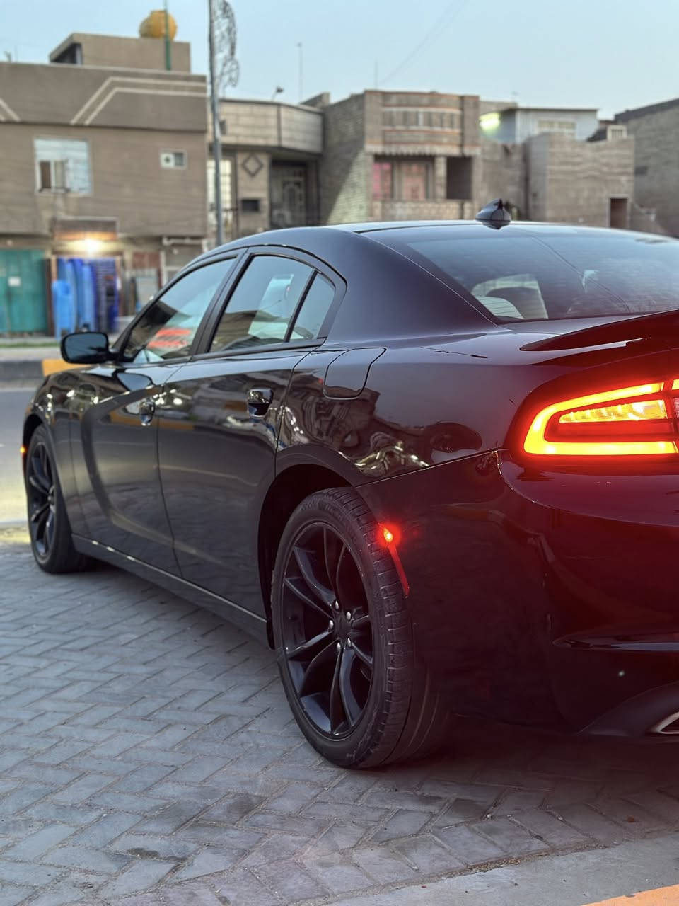 جارجر sxt ٢٠١٧ رقم سليمانية سيارة كلين بدون حادث بدون صبغ بدون تبديل
 مواصفاتهة (بصمة تشغيل ، بصمة ابواب ، تشغيل عن بعد ، كشنات جلد ، تحكم كشن كهرباء ، تحكم ستيرن ، مثبت سرعه ، تدفئة كشنات ، تدفئة بالمري ، شاشة لمس ) 
مكان السيارة بغداد 
السعر ٢١٥ ورقة
 للاستفسار الاتصال على الرقم وبيك خير وتدلل
***********
