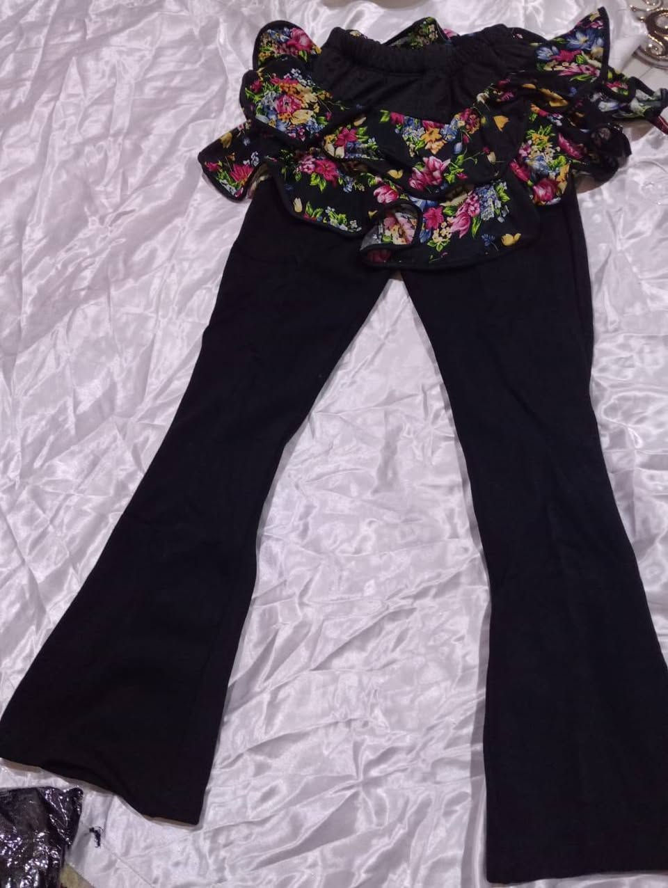 بديات قماش اصلي شي ان بجيس وبيهن قياسات زغار وكبار والوان السعر الف دينار بس ومتوفر توصيل  ***********للطلب مراسلة لرقم
