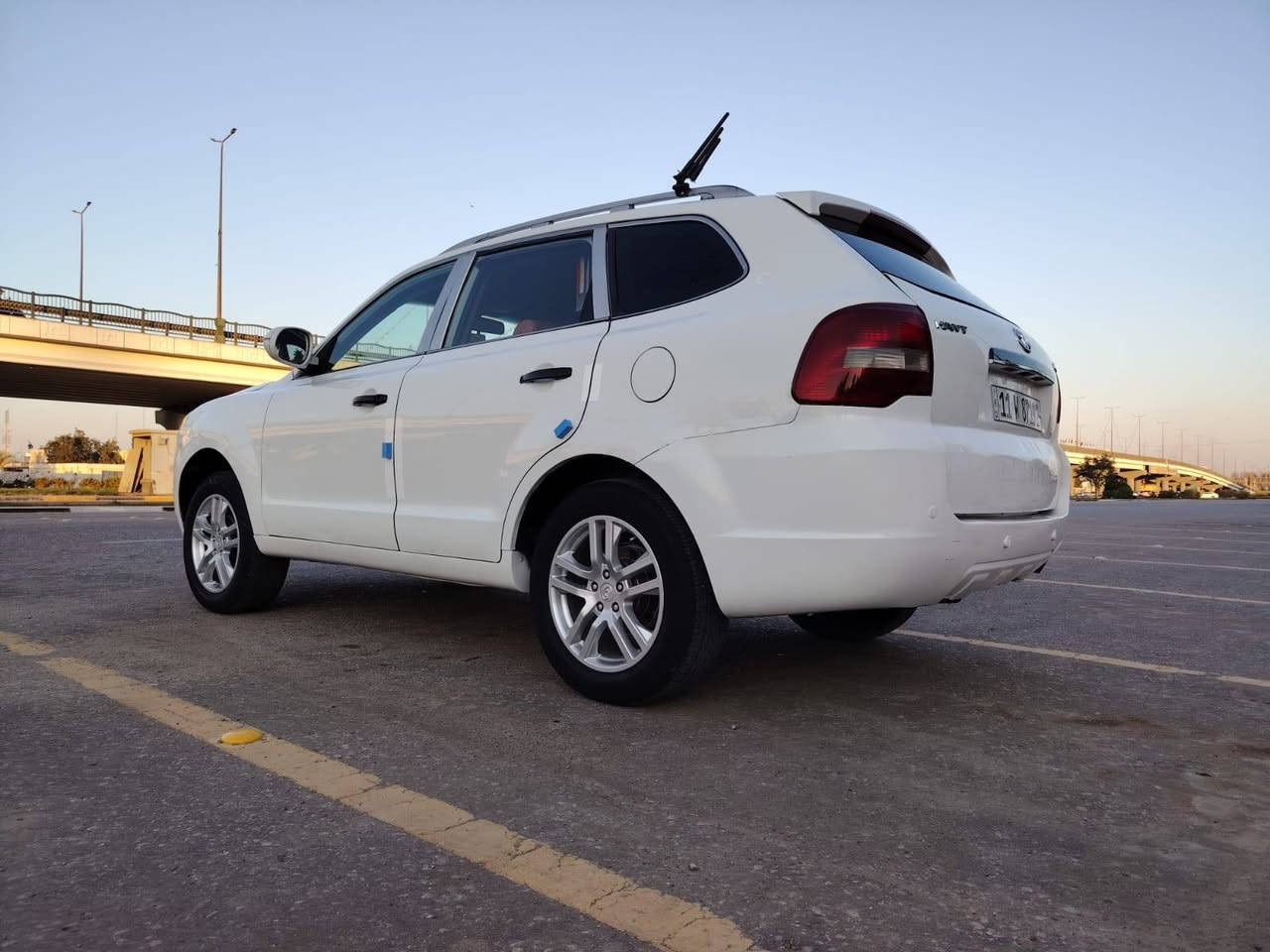 السلام عليكم هوتاي صيني موديل  2014  سياره كفاله من صبغ والضربه جاهزه محرك وكير كامري حديث  2400 حجم المحرك تبريد تدفئه شغال تخم تاير جديد كهربائيات شغاله  رقم بغداد نكليزي تحويل مباشر  حداديه جديده  السياره جاهزه ومال جاني السعر 72 وبيه مجال للاتصال ***********  مكاني كربلاء
