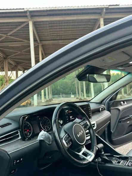 كيا K5 2022 LXS 
المواصفات : 

• محرك 1600 تيربو 

• بصمة +بصمة ابواب 

•تشغيل عن بعد

• نظام ترحيب 

• رادار امامي +خلفي 

• شاشة تدعم ابل كار + اندرويد اوتو 

• نظام النقطة العمياء 

• قيادة ذاتية 

•تحديد مسار

• لايت LED +زينون 

•  هاند بريك دگمة 

•اوتو هولد

• مود درايف 

وبيهة بعد هواي مواصفات

السيارة ماشيه 76كيلو 

• السعر 160 وبيها مجال بسيط. 

للاستفسار : ***********

مكاني بغداد /بنوك
