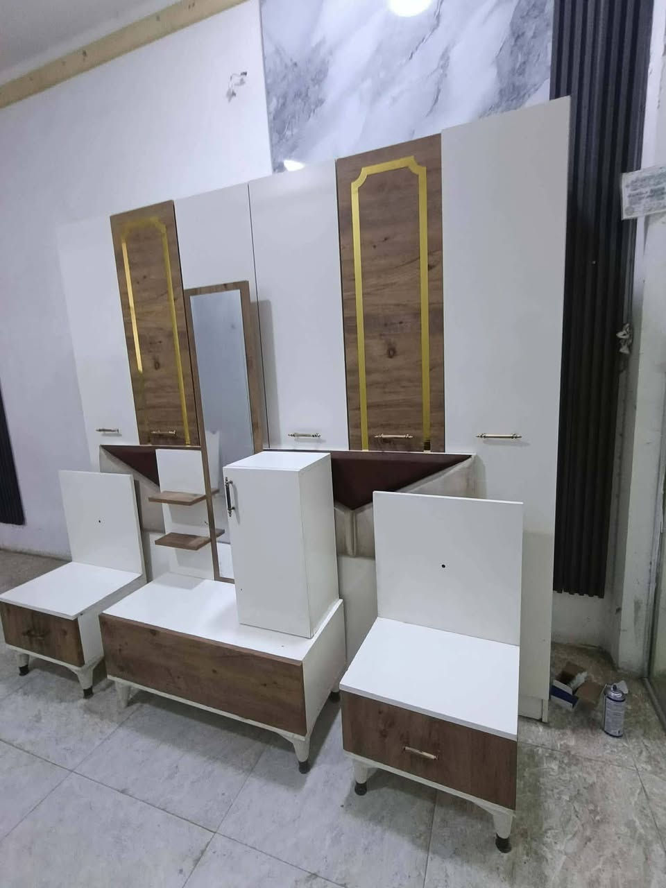 غرفه نوم تركي 🇹🇷🔥 
مستخدم كنتور ابواب 
5 قطع نضافة 90 💯 
سعر نهايته 450 مع شد ونقل مجاني محافظات كروه🚛🧑‍🔧
للحجز اخذ سكرين وتفضل خاص✨
او ع وات ساب ***********
