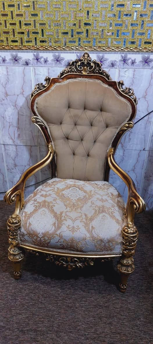 تخم ملكي عشر مقاعد مع سيت طبلات بغداد الشعب ***********
