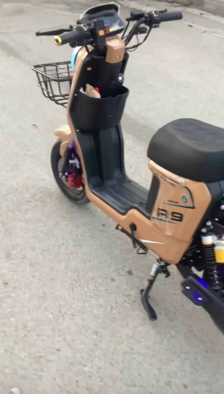 دراجه R9 ملف 1200 سرعته 109بطاريات خمسه   مديل 2026 شحنه لوحده تمشيك40 كيلو داجه نضيفه السعر 550 وبيه مجال مكان البصره العشار  وتساب***********
