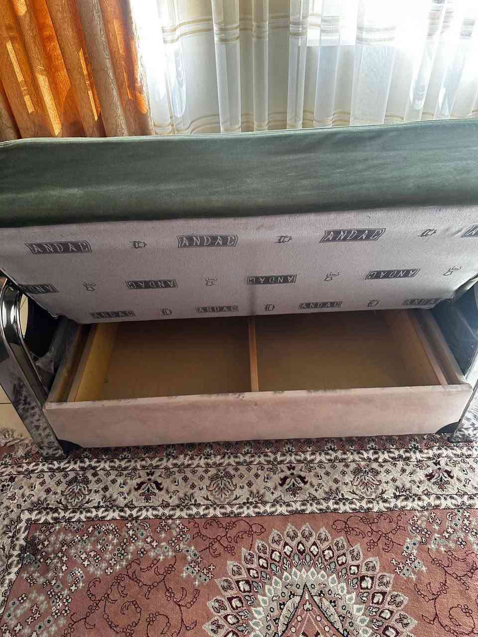 تخم تركي ماركه ٧ مقاعد الاسفنج بولستر طبي يتحول مخزن وغرفه تركيه جدا نظيفه وميز طعام تركي السعر كولهن ب ٤٥٠ الاستفسار واتساب ***********
