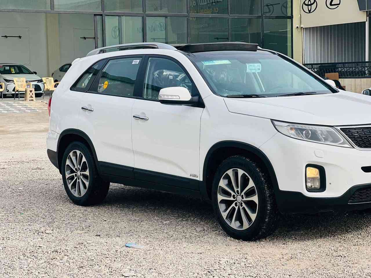 السلام عليكم للبيع سورنتو2015خليجي كويتي 
السياره كلين بدون قطره صبغ ماعده الدعاميات
رقم بغداد سنويه2027تنتهي
موصفات
كشن خزن
تدفئه وتبريد بالكشن
مثبت سرعه
7راكب 
محرك6سلندر 3500
بنوراما
كير محرك شرط 
صدر بي صوت خفيف 
وباقي موصفاته معروفه
ماشيه 194الف
السعر المطلوب 210وبيه مجال للشراي
للستفسار اتصل ***********
