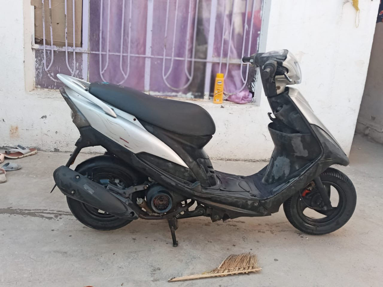 سلام عليكم
ماكس عدله لبيع دراجه جديده صار 4تشهر من طالعه من حاويه.      دراجه بوشه 49 ونكره سلف بكل وقت 
وبيه شلعه قويه دراجه حلوه 
سعره 950 وبيه مجال 
مكان سماوه رميثه حي شهداء 
رقم ***********..؟
